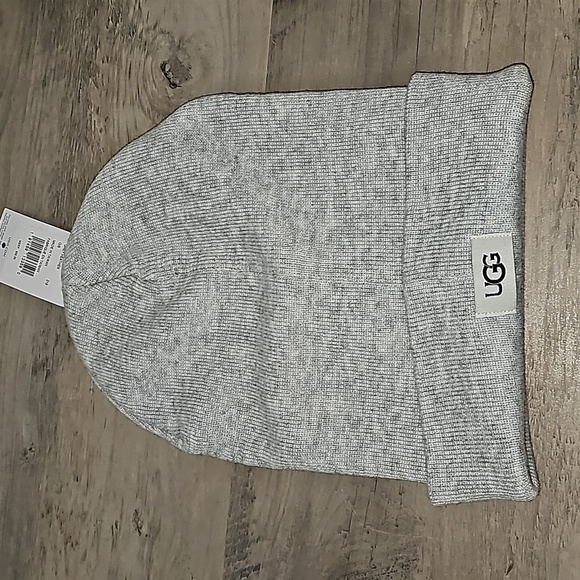 UGG Cuff Beanie - Picture 2 of 5